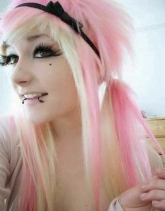 foto de cabelo emo feminino loiro e rosa